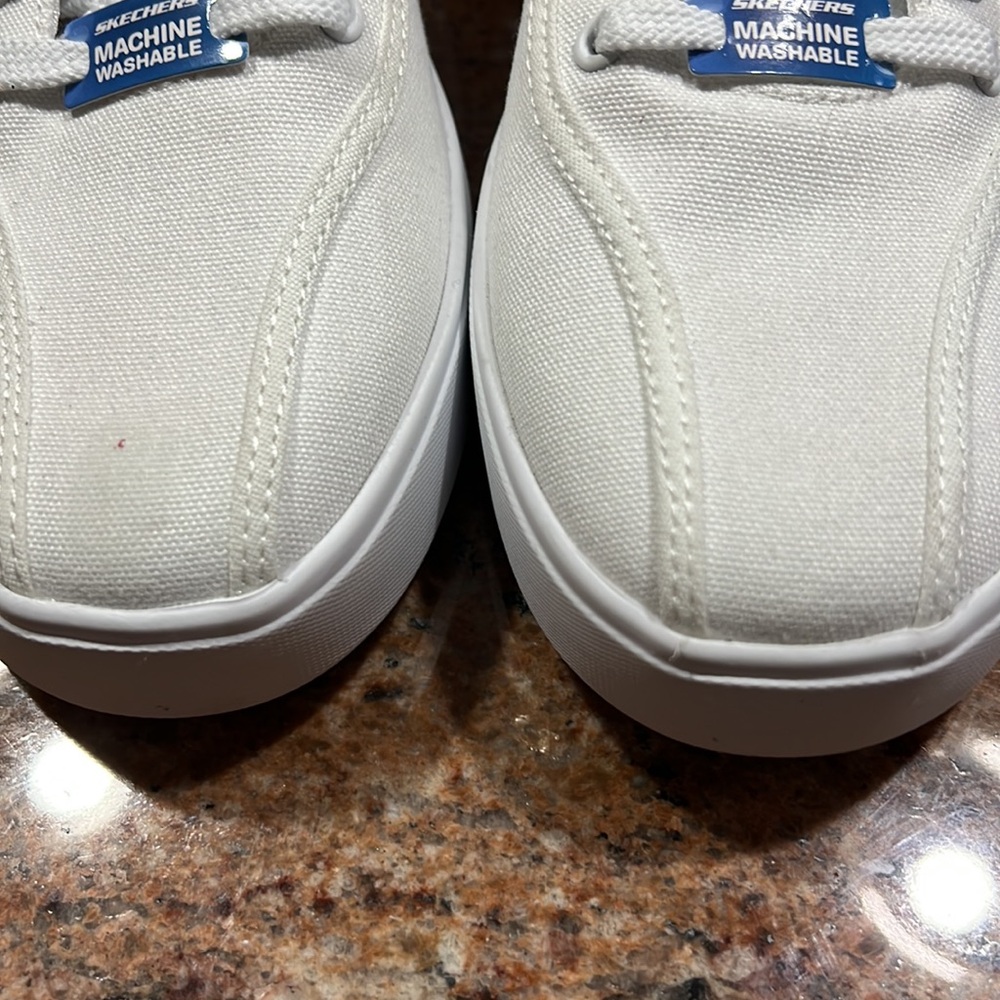 Skechers sneakers. - Picture 7 of 7
